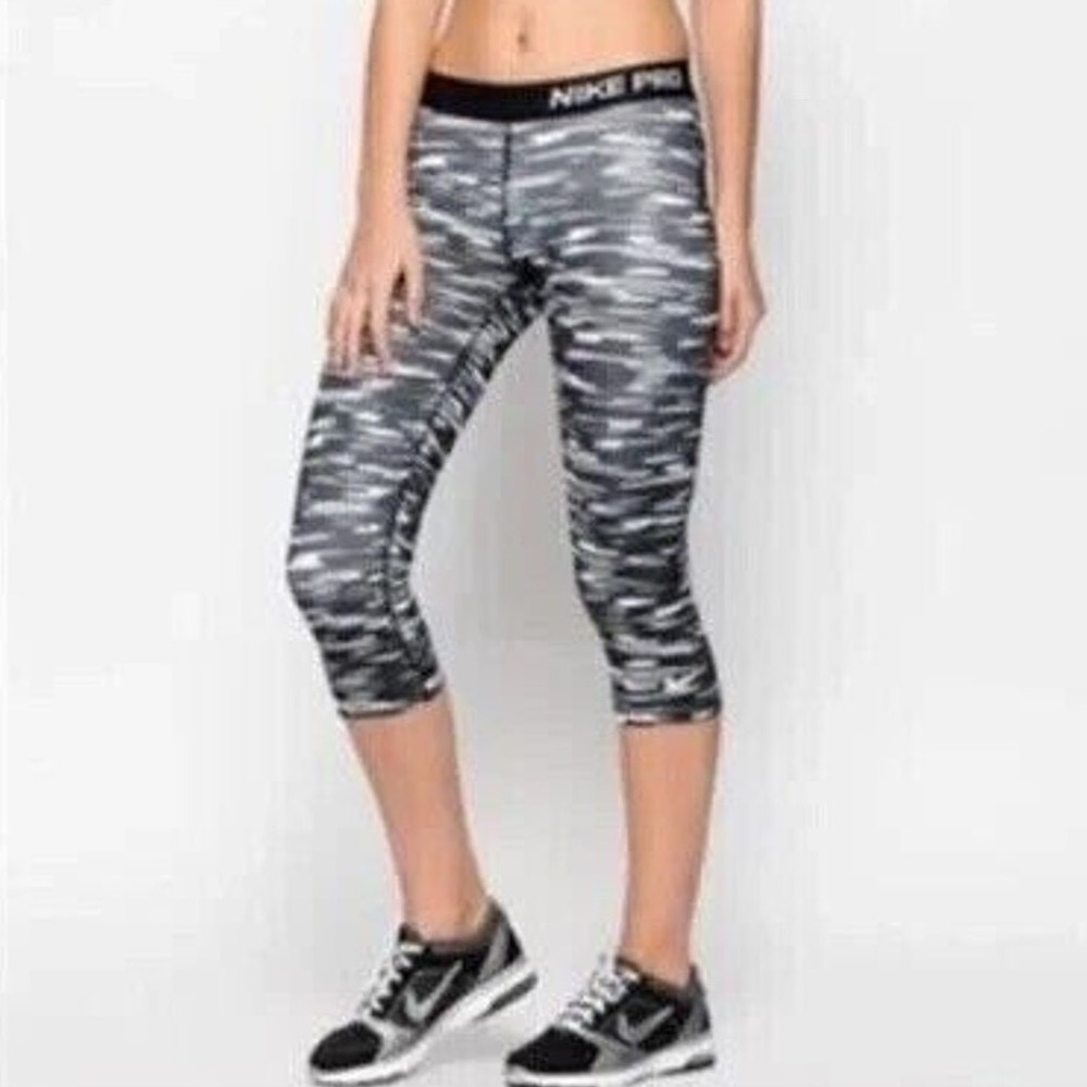 Nike Pro Haze Camo Compression Capris‎ Size Medium Black Gray 29415